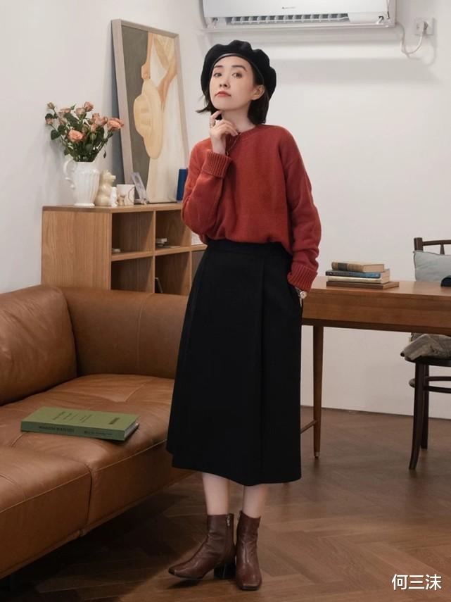 何三沫 40岁的女人可以扮嫩，但不要用力过猛，穿上简约针织衫刚刚好