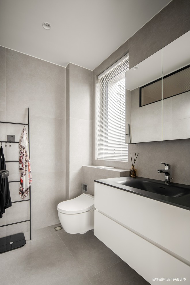 |拥有现代天井，原始自然感强烈的简约开放家