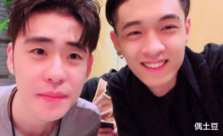 郭麒麟|郭麒麟驾4百万豪车出行，岳云鹏脚蹬81万的鞋，德云社膨胀了吗？