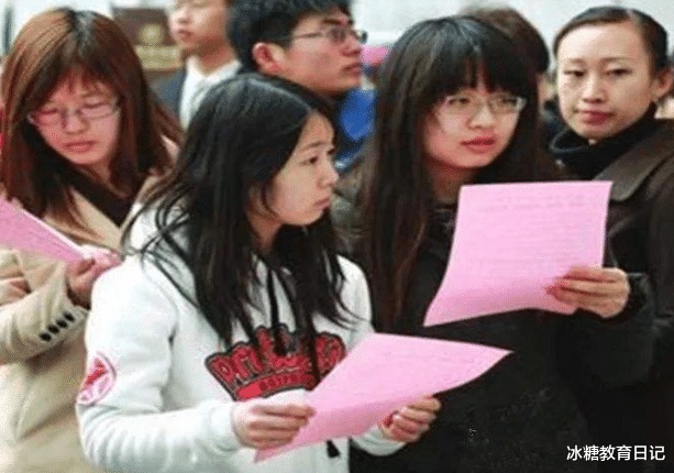 高考|2022年女兵征集工作开始，报名条件有所调整，想当兵的女生可别错过