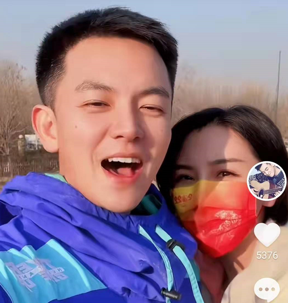 房车|31岁男星官宣恋情！与高颜值女友甜蜜相拥，为省钱让其住9月房车