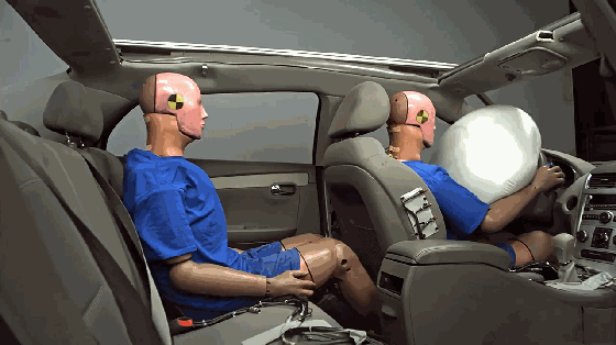 诺顿 后排系了安全带仍旧遭遇不幸，“大脚婶”遇难给我们的安全警示