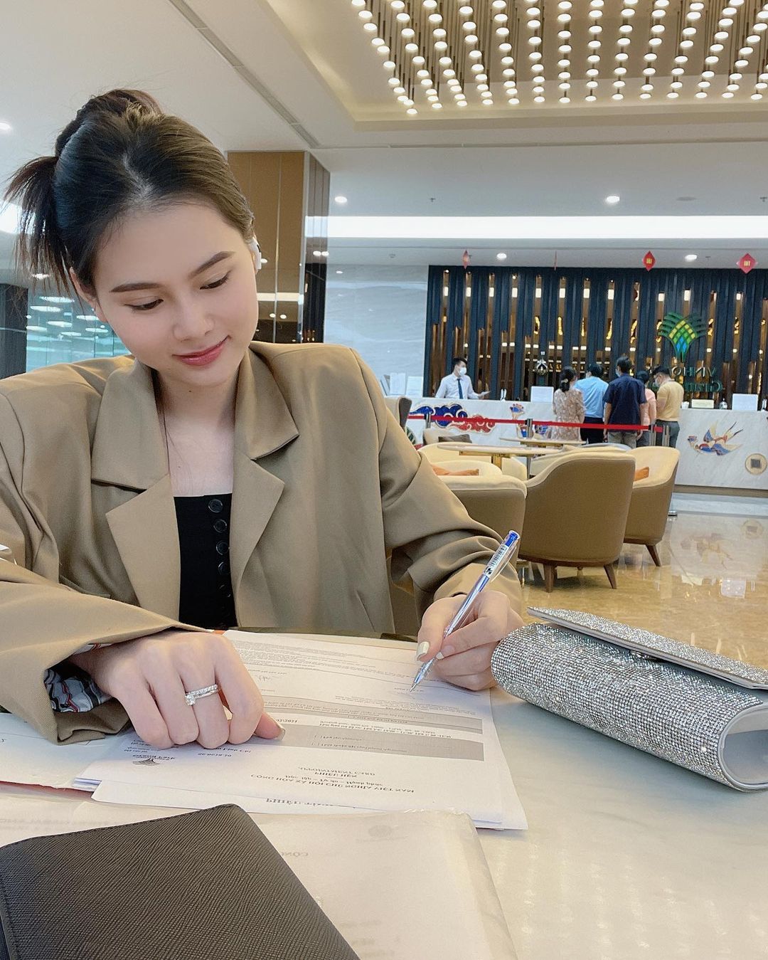 求职|面试官：同事欠你200元，你会怎么要回来？面试者这样答就被录取