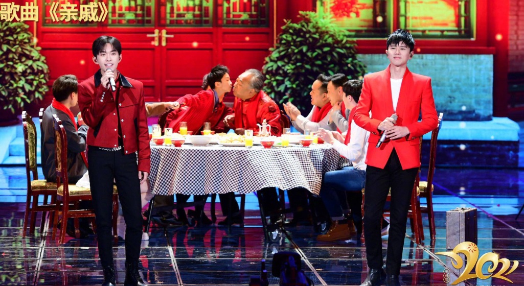 迪丽热巴|春晚节目热度榜：迪丽热巴李现领跑第一，张艺兴solo直言就像疯了