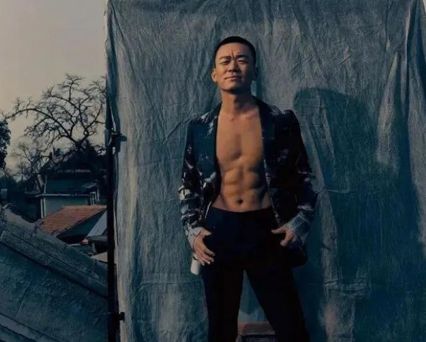 王宝强|王宝强近照曝光，自称重回颜值巅峰，网友：马蓉后悔了么