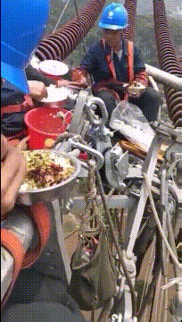 |“姑娘穿这么薄的衣服出门，我都替你觉得尴尬了，长点心吧！”哈哈哈