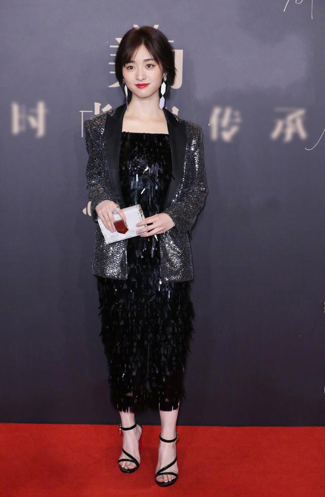 阿娇|5位身材对不起脸的女星，每次红毯别人斗艳，她们却犹如公开处刑