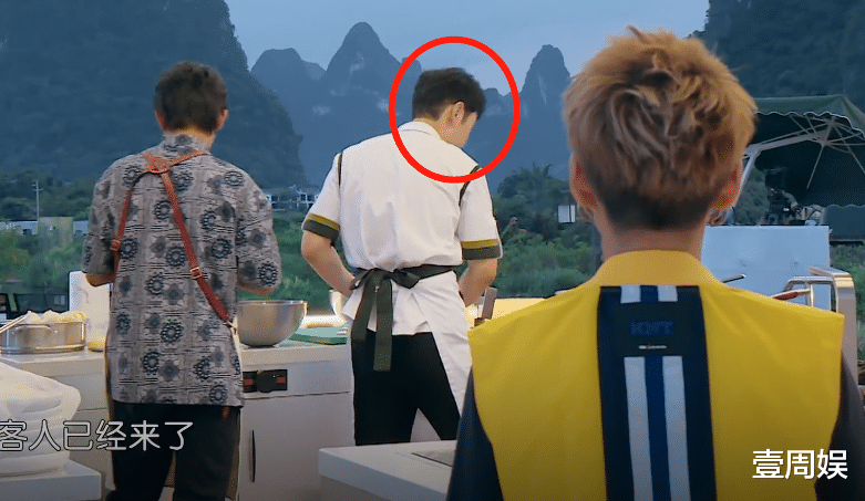 黄晓明|《中餐厅》黄晓明上菜太慢，客人当场甩脸色，我居然同情不起来！