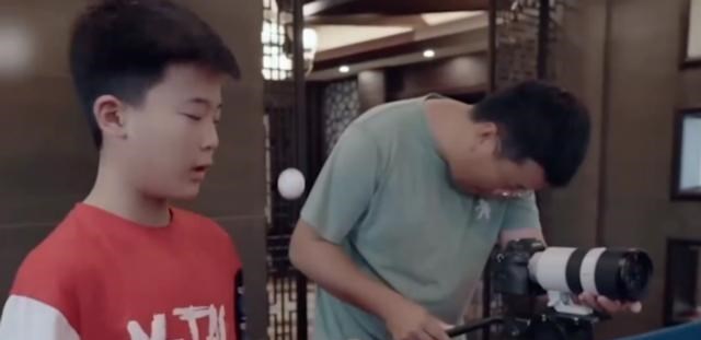 王楠|王楠儿子再次模仿伊藤美诚，逗笑陈鲁豫，王楠称：伊藤本人看呆了