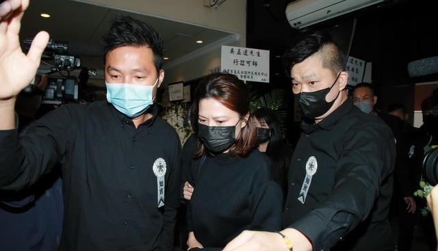 吴孟达|吴孟达现任妻子侯珊燕，是马来西亚小姐季军，结婚22年儿子18岁