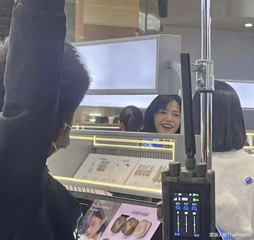 张萌|嘴歪、脸肿、表情僵硬，让实力派女星们陷入“中年危机”，太可惜