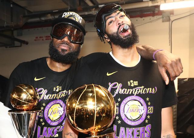 湖人队|湖人3连胜再获四大喜讯，詹姆斯彻底摊牌，网友：两连冠稳了！