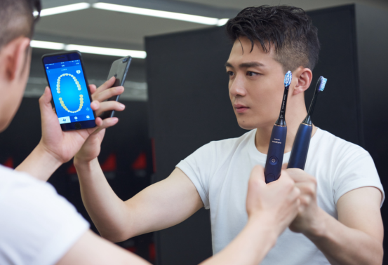 奔跑吧兄弟|李泽锋妻儿罕见曝光，和许幻山渣男形象天差地别，抱着妻子撒狗粮