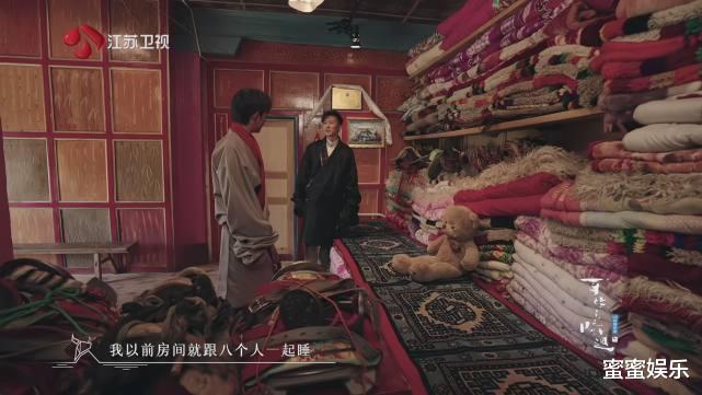 松茸|丁真的家大弟弟出镜，8岁进山挖松茸，谢霆锋：一年收入全靠它？