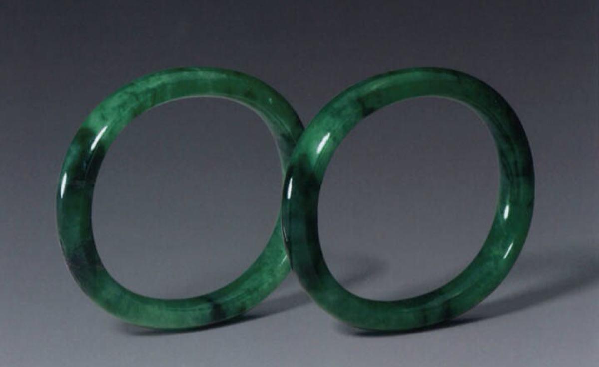 翡翠|一条翡翠玉镯的诞生，你知道她经历了什么吗？