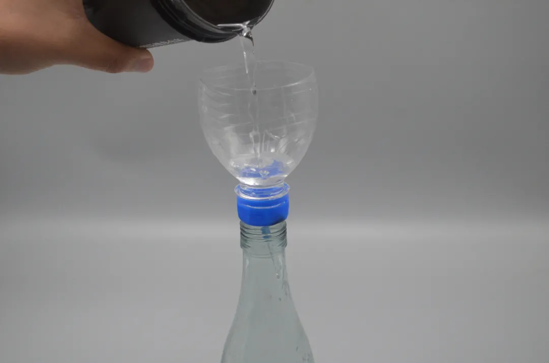 卖废品时，一定记得把塑料瓶盖拧下来，作用拿钱也难买，涨知识了