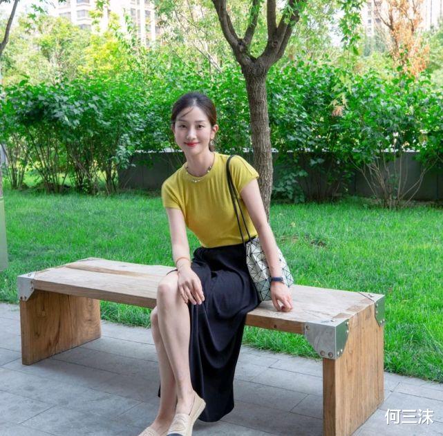 何三沫|要做有品位的女生，仙气飘飘的半身裙穿搭温柔满分，高级又有气质