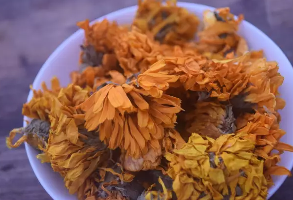 花茶|美容养颜有妙招，3种花茶经常喝，让你越喝越“年轻”