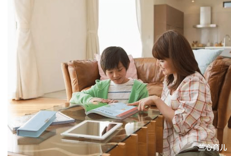 马蓉|剧组拍戏封路不让过，接孩子的家长怒了：以为自己是谁？