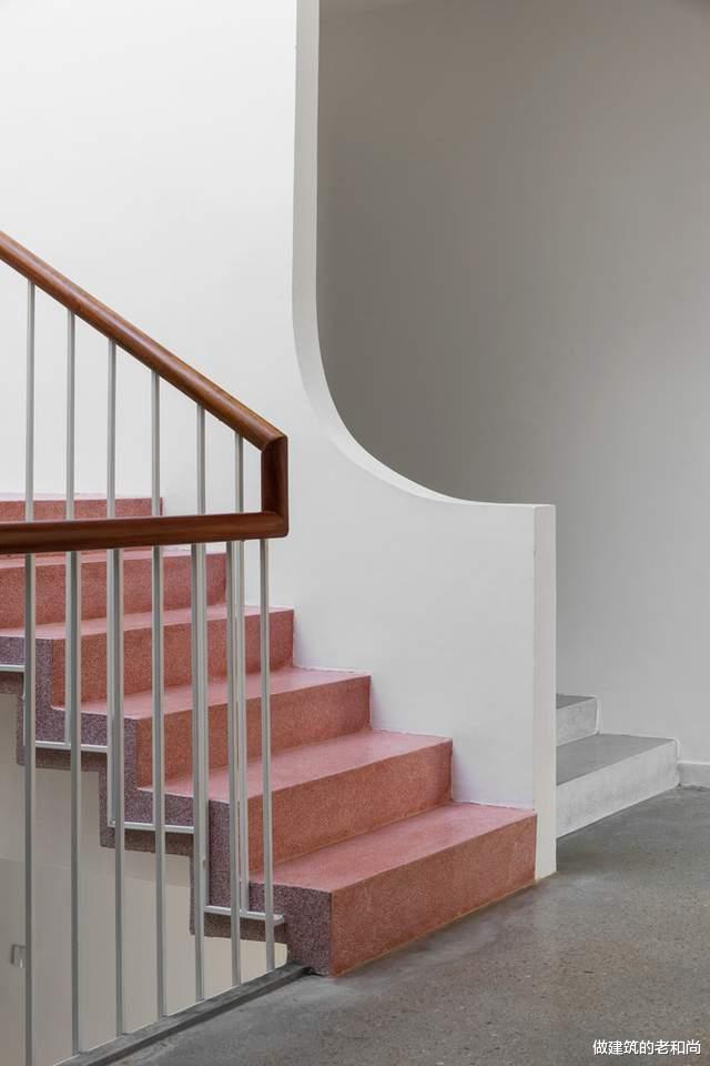 越南女服装设计师的家，当作一件艺术品来设计，空间丰富又有趣