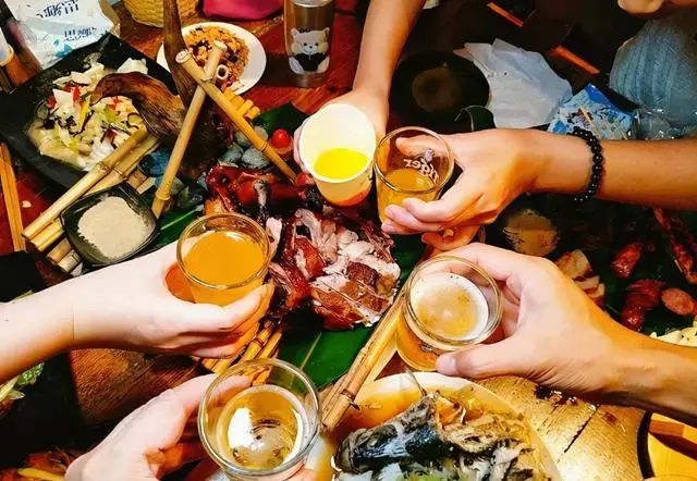 |饭局上，不主动转桌子的人，往往是这3种人，很准别不信