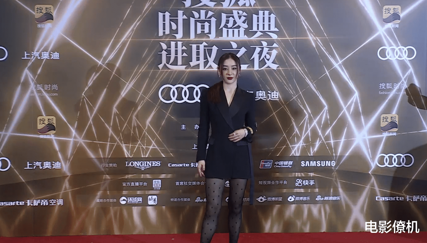 刘芸|时尚盛典群星百态：张雨绮性感撩人，刘芸袒露事业线，娄艺潇汉服吸睛