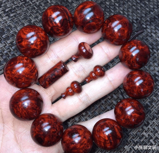 小叶紫檀|小叶紫檀现在能放心玩吗？假货越来越少，但这五种坑货越来越多