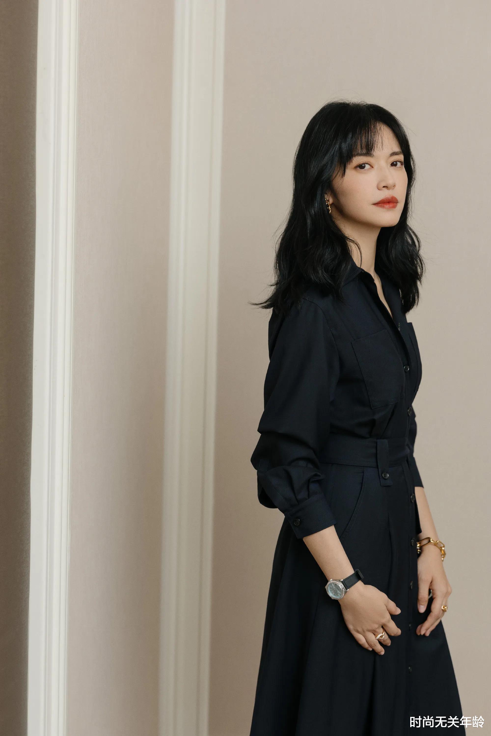 穿衣搭配|姚晨真的太会穿，灰色连衣裙端庄大气，御姐范儿十足！