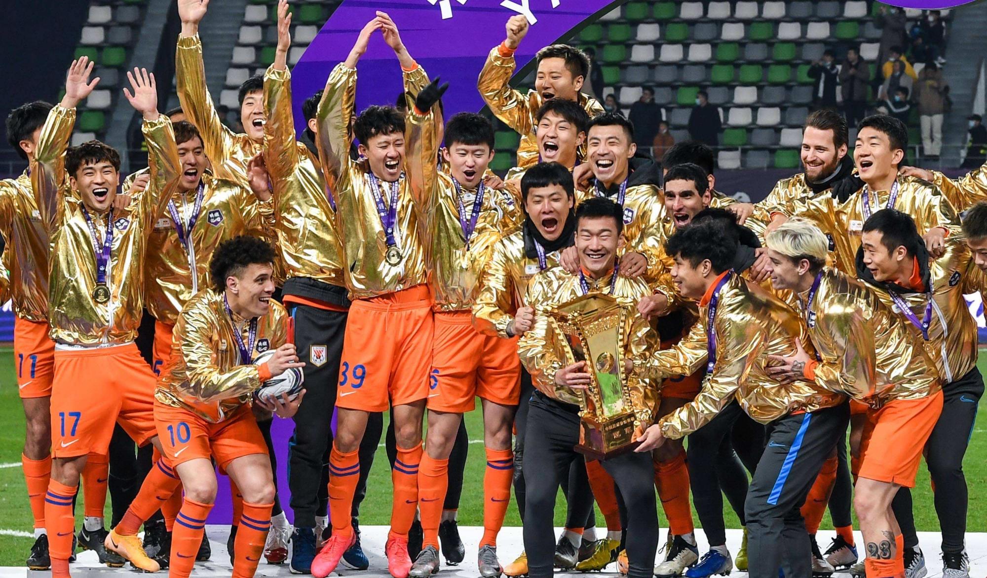 国足|2-0！山东泰山狂飙，决战上港冲7冠，陈戌源现场督战，CCTV5直播