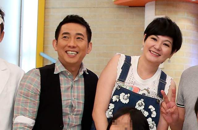 屈中恒|曝54岁台湾男星离婚，结婚19年有4个女儿，夫妻不和多年早有预兆