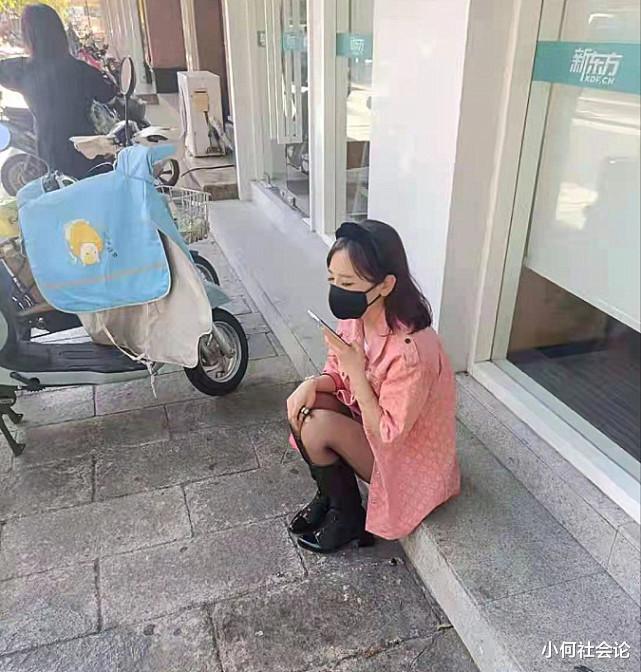 法拉利 杭州一法拉利撞到电动车,车主大喊别报警愿意赔钱,原因疑似曝光