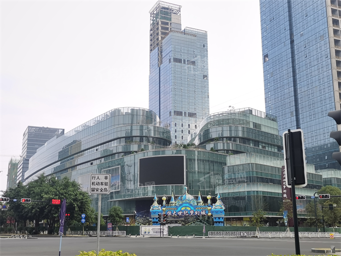 万科|南宁五象总部基地商业生存调查：是欣欣向荣还是奄奄一息？