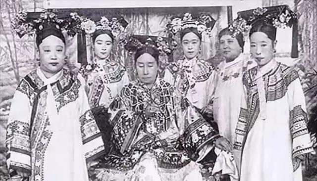发型 百年难得一见：清朝富婆“做头发”多耗时间？被《甄環传》骗多年