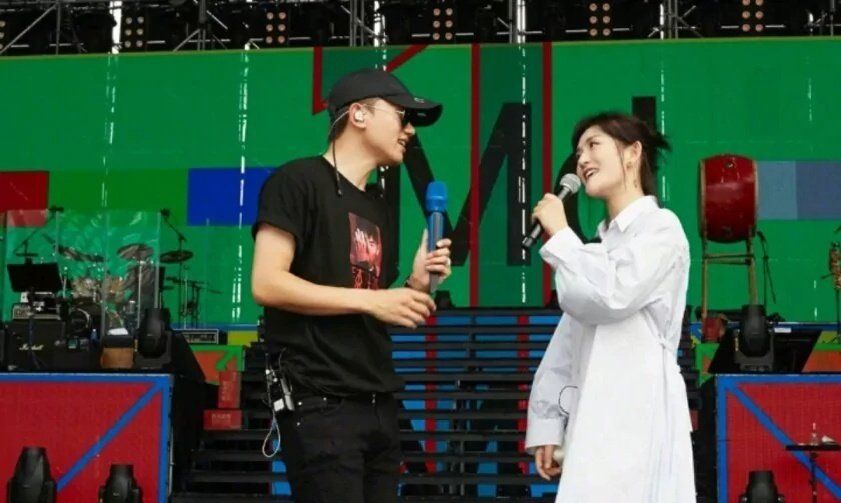 谢娜|谢娜张杰已离婚？女方被曝带孩子净身出户，张雨绮公开大胆上位