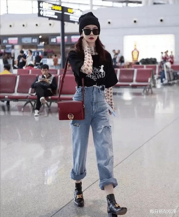 每日搭配指南|夏天穿短袖怎么搭才更好看？教你3个思路，时髦减龄显高级