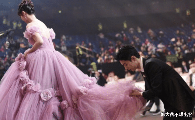 杨紫|肖战给杨紫提裙闹笑话，被嘲太没文化！正确方式又该是怎样的？