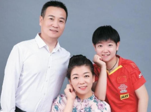 萌听小c姐|孙颖莎隔离在干嘛？搬30斤水锻炼的国乒小魔王状态佳，球迷放心啦