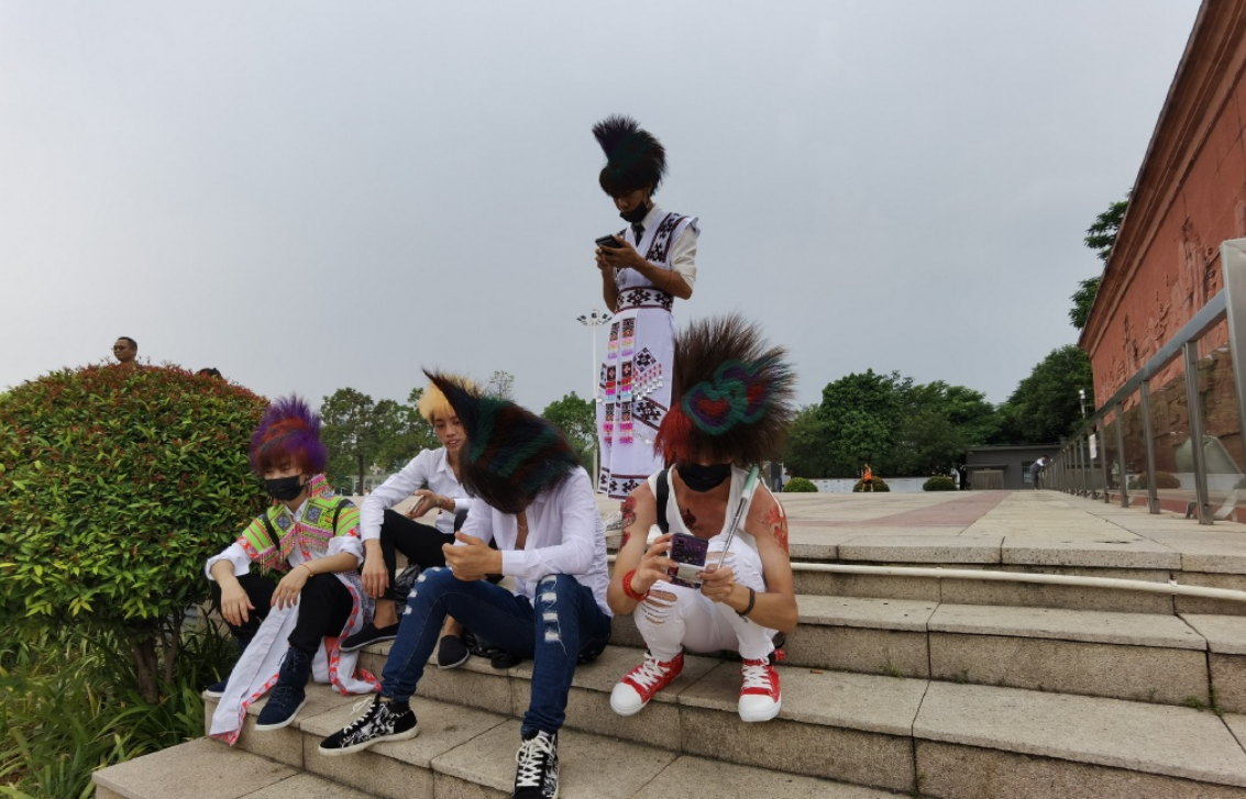 杀马特|“杀马特教父”罗福兴：11岁创办杀马特，拒绝富婆追求，回归现实