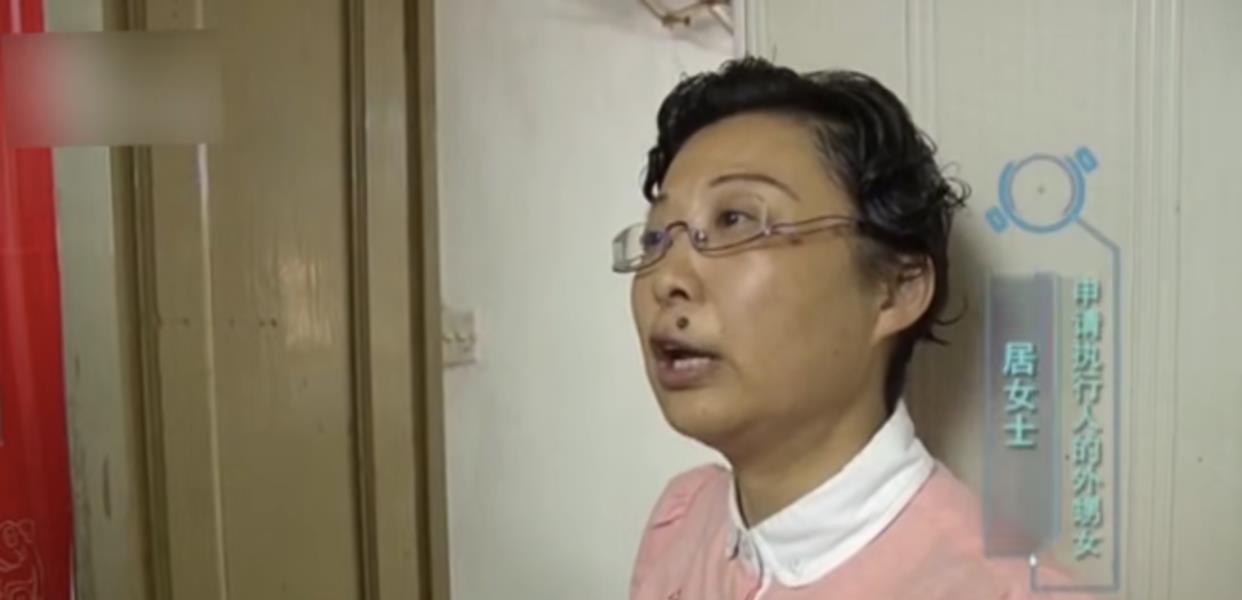 |租客霸占房子不搬走，还想要拆迁款？没想到这个梗是真的