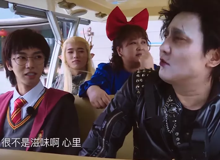 贾玲|《王牌》贾玲状态惹人担忧，在台上直接愣神，笑容勉强不是第一次