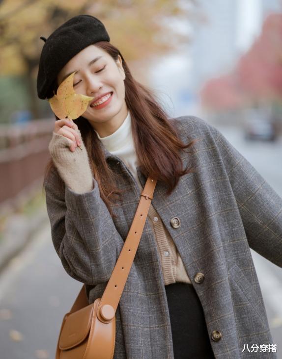八分穿搭 今年的博主终于怕冷，都在穿格纹大衣配靴子，小个子女生也能驾驭