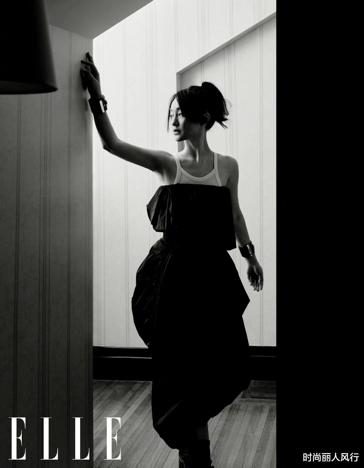 时尚丽人风行 闭年大刊周迅成大赢家!“人间香奈儿”又一次惊艳,眼神嫩回18岁