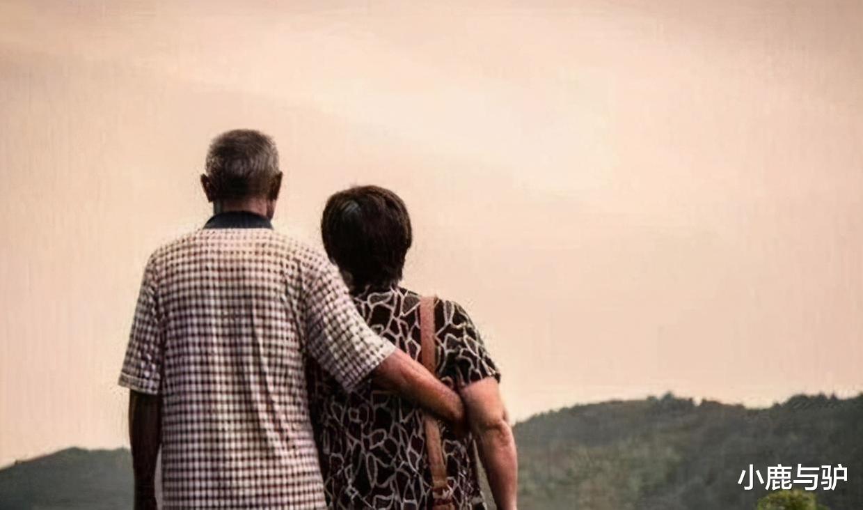 小鹿与驴 60岁阿姨：老人有了婚外的感情，虽然很有激情，但是最终结果很惨