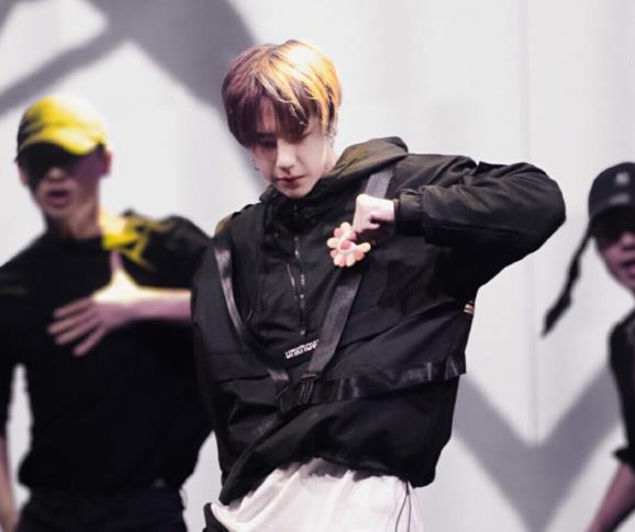 街舞|从8.7跌到7.7！《街舞》口碑已现疲态，24岁的他能拯救下一季吗？