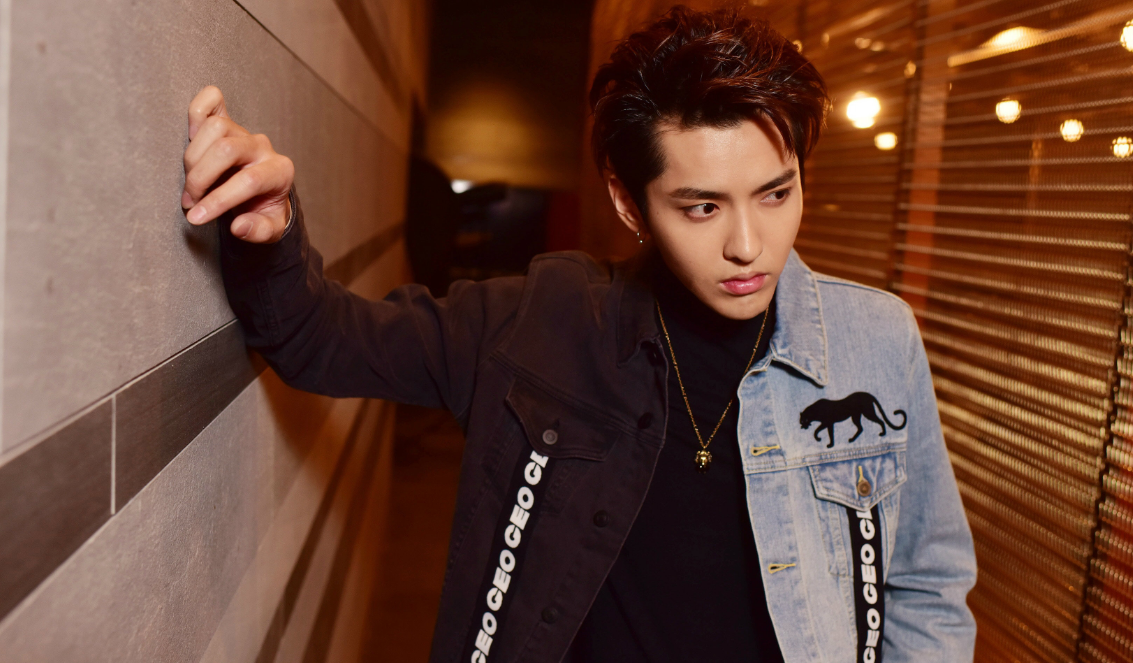 吴亦凡|吴亦凡大赚20多亿,细数其作品却很尴尬,仅《大碗宽面 》拿得