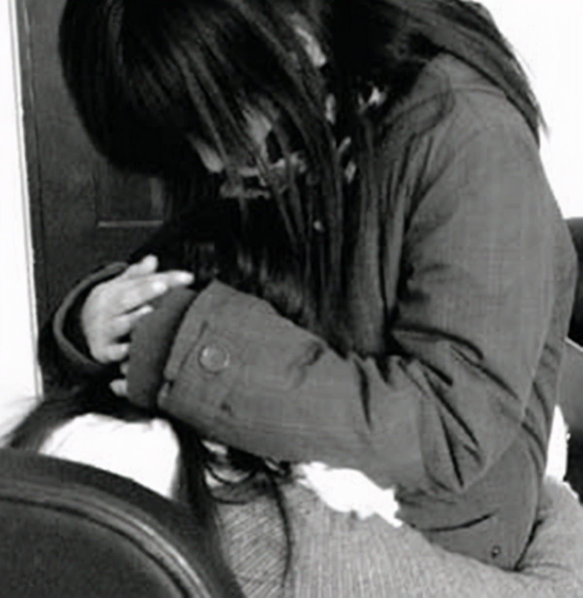 情趣奇闻|女服务员铤而走险偷走客人钱包，被发现后惨遭杀害