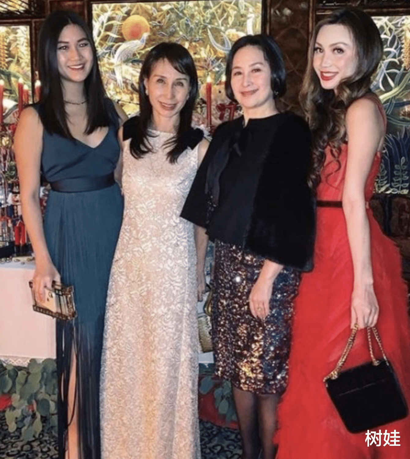 穿衣搭配|何鸿燊俩外孙女出海开派对，无惧海风打扮清凉，妹妹比姐姐更抢镜