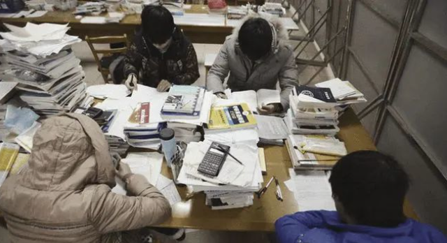 交易 现在的大学，隐藏着很多不成文的“私下交易”女神甘愿做学生妹