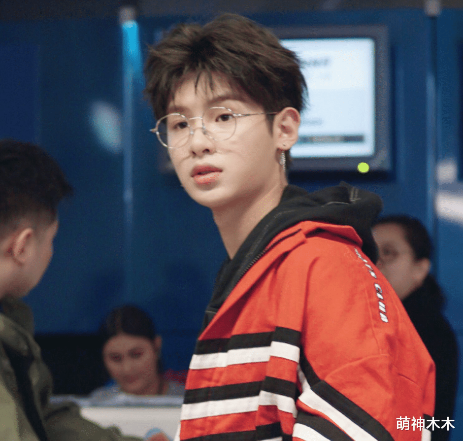 王一博|王一博师弟个人潮牌倒闭了，割韭菜惹群嘲，王一博还要开店吗？