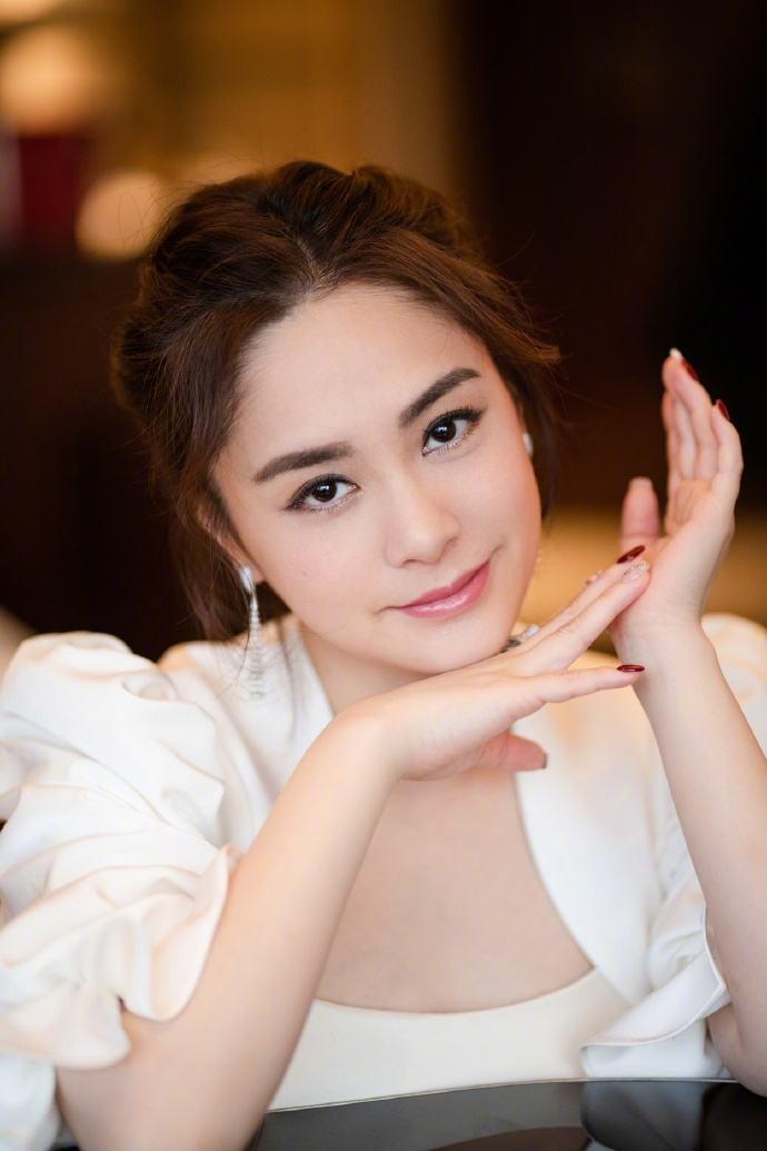 快乐大本营|这段时间特别喜欢一档朋友们之间假期旅行的综艺节目，在里面的是我们都听说过或者看过她们作品